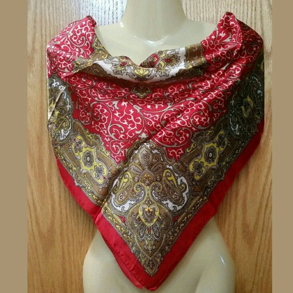 Vintage Queen Pearl Red Medallion Square Scarf Womens - Picture 1 of 5